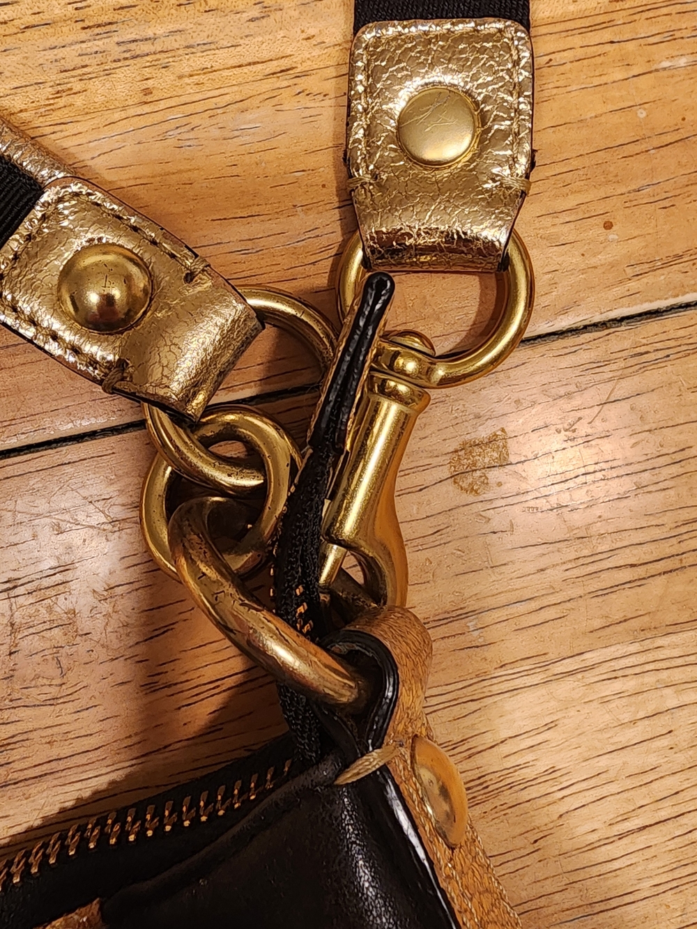 Coach Poppy two-way leather crossbody bag featuring gold-tone hardware - Picture 7 of 16
